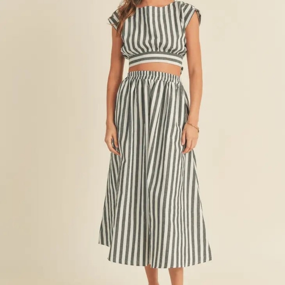 Striped Skirt/Crop Top Set - Picture 2 of 3